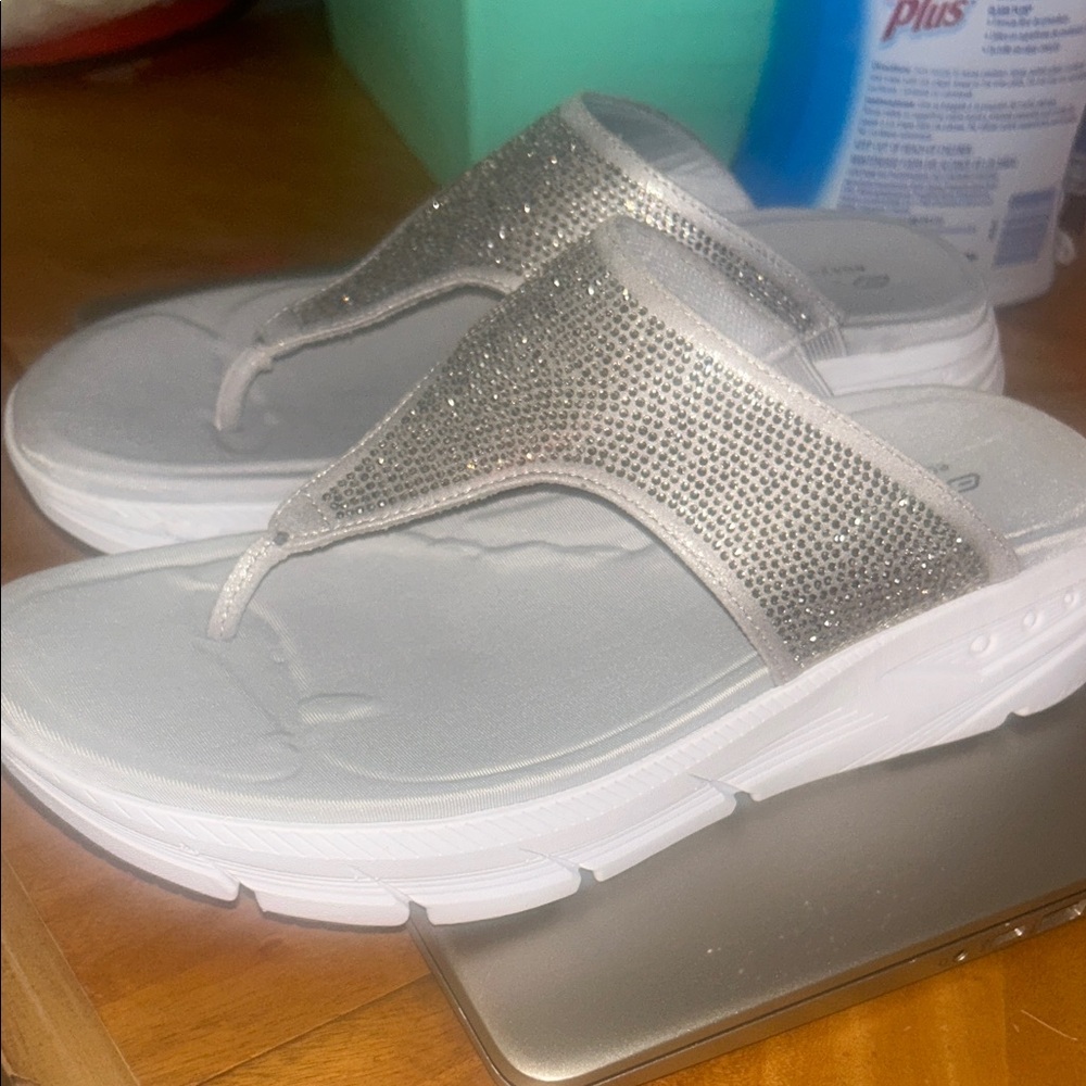 Easy Spirit Silver Women's Sandals - Picture 2 of 7